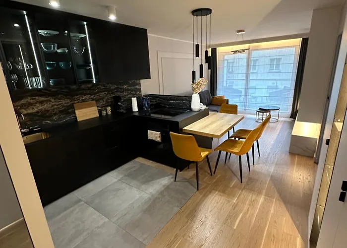 Elegant Apartment Minutes From Paris