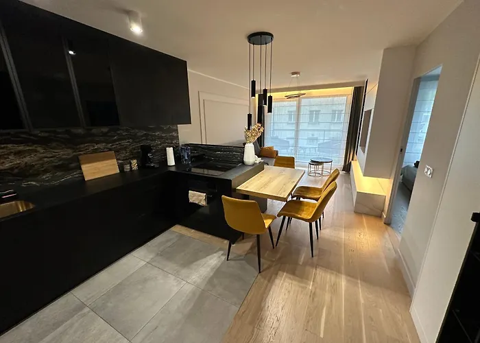 Elegant Apartment Minutes From Paris