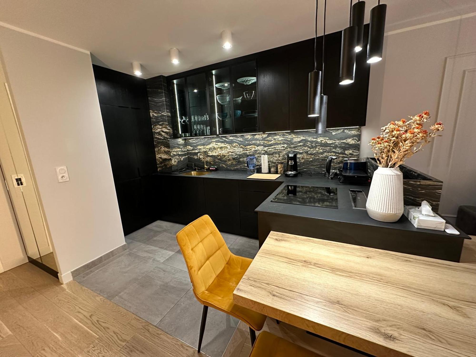 Apartment Elegant Minutes From Paris
