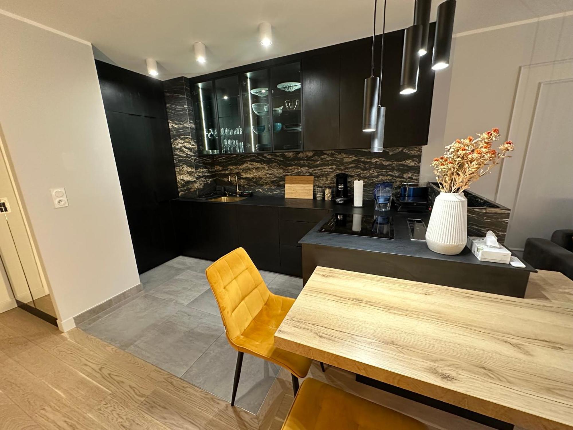 Apartment Elegant Minutes From Paris *